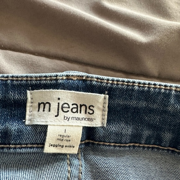 M jeans by Maurice’s Distressed Blue Jeans Set- large regular-EUC - Picture 7 of 8